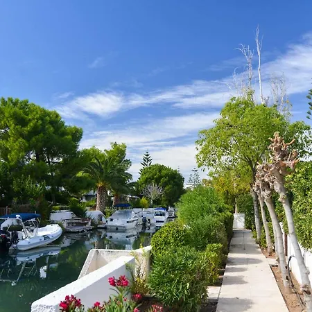 Villa Canal With Yacht Parking